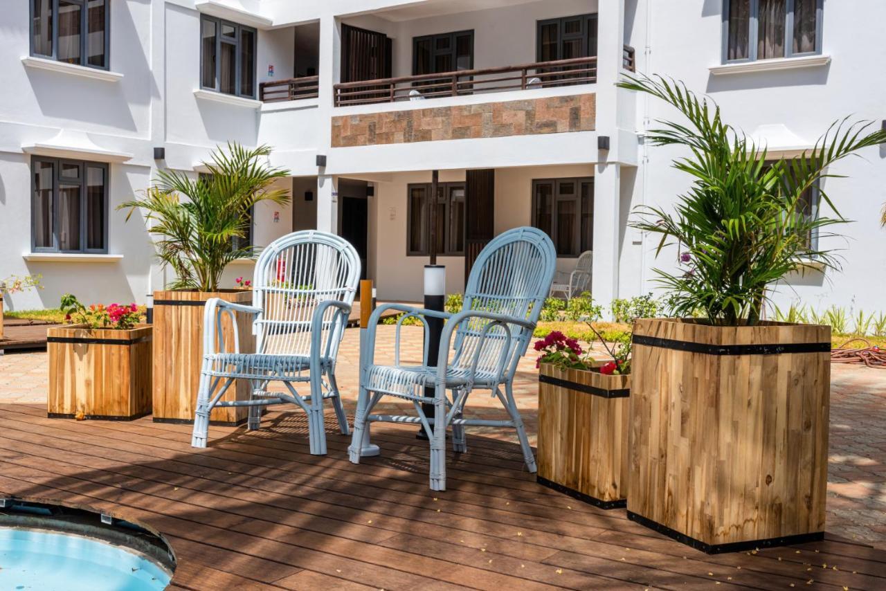 Les Cerisiers Beach Residence, Cosy And Modern 3 Bedroom Apartment Located 50 Metres From The Beach And From All Amenities And Restaurants On The Coastal Road Flic-en-Flacq Exteriér fotografie